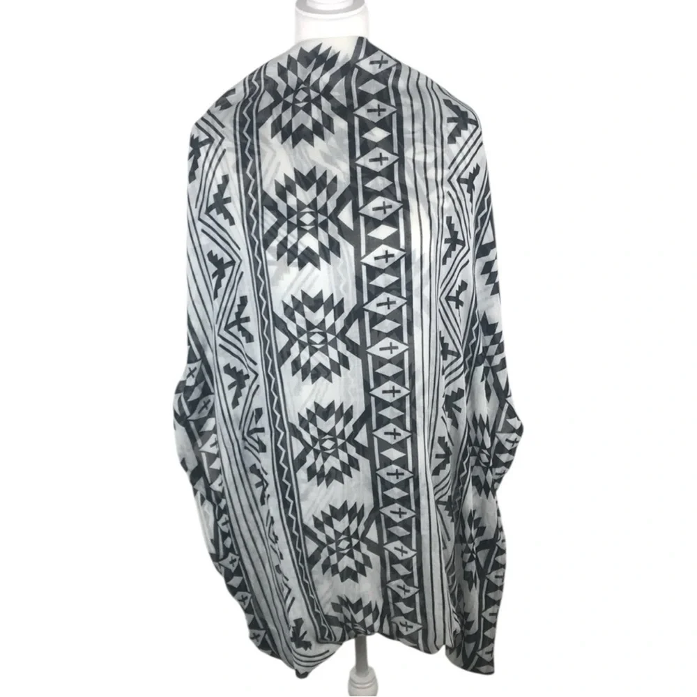 Charlotte Russe Black & White Infinity Scarf